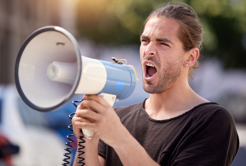 Návrat k autenticite: Ako sa môže spoločnosť znovu nadýchnuť po ére „wokeness“